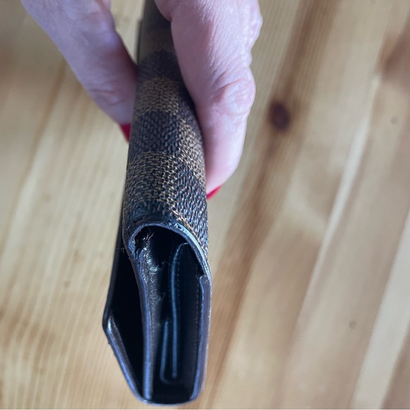 Louis Vuitton Damier Wallet GUC - Picture 9 of 15